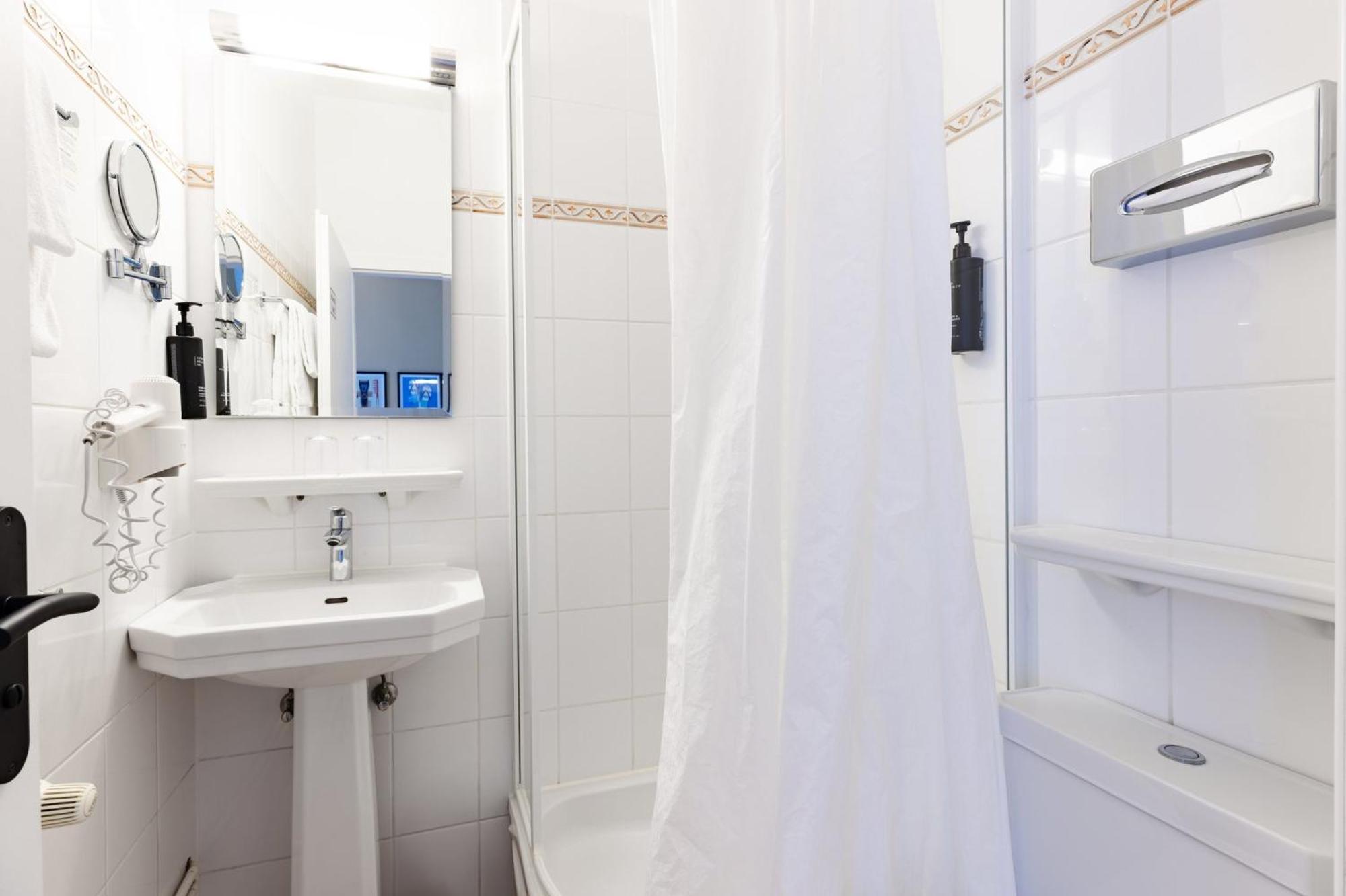 Standard Room with Two Single Beds